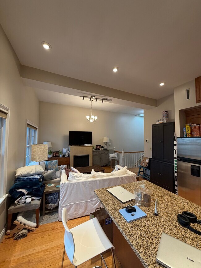 Photo - 261 W 2nd St