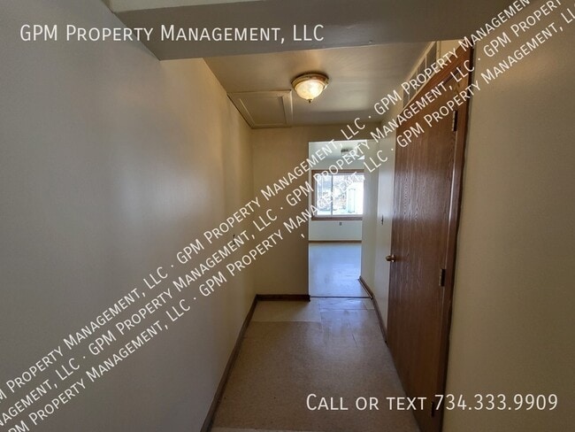 Photo - 32256 Oscoda Ct