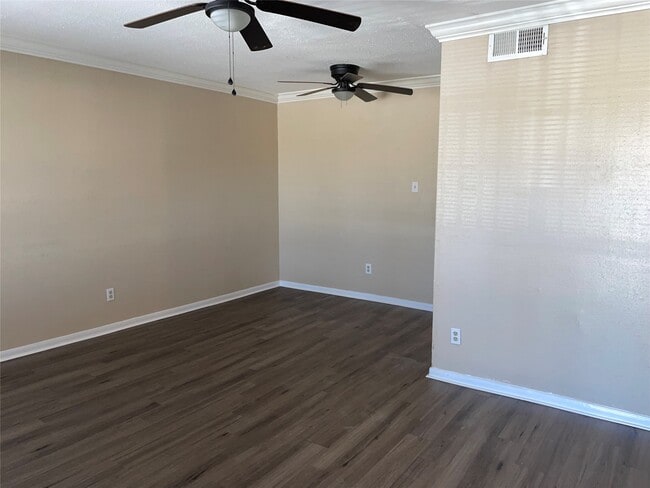 Photo - 4710 Airport Blvd Unit 203