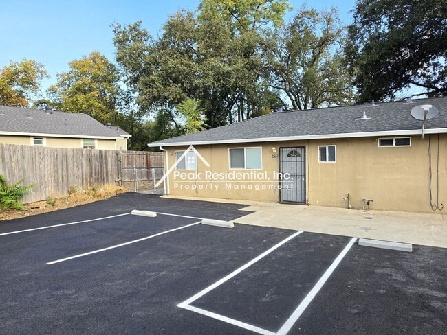 5912 Del Campo Ln