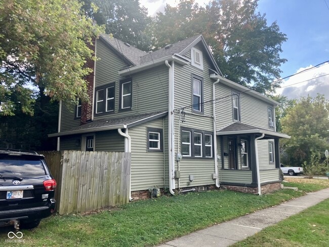 Building Photo - 645 E 49th St