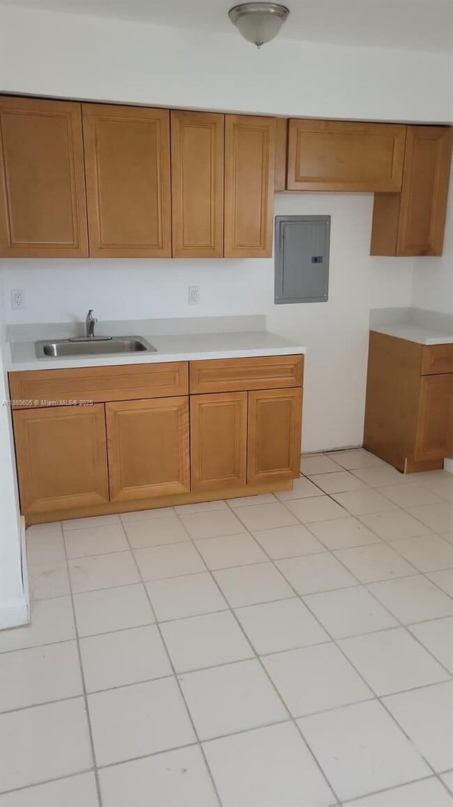 Building Photo - 1406 NW 2nd Ave Unit 3 Rental