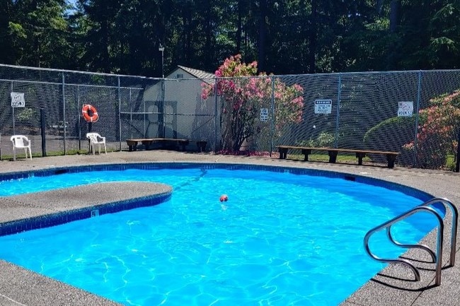 Maplewood Pool - 32131 46th Pl SW Unit N