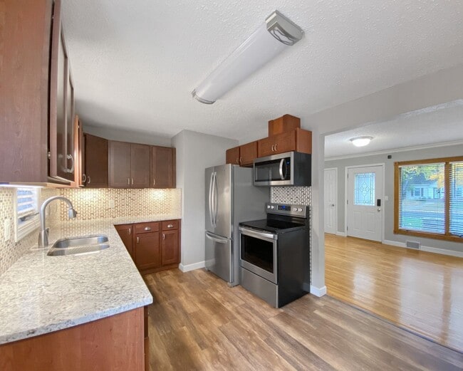 Photo - 3338 Library Ln