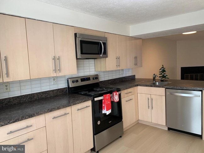 Photo - 1126 Pewter Ct