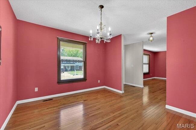 Photo - Welcome home to comfort and convenience in St. Peters!