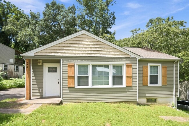 Building Photo - Pet Friendly Three Bedroom!