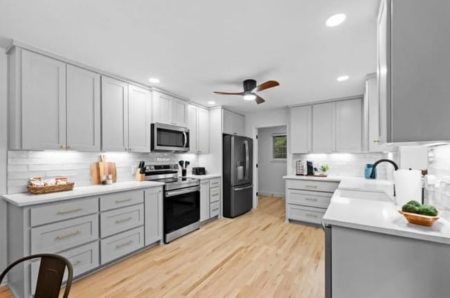 Photo - 5 Dunvegan Ln