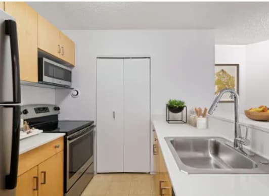 Photo - 728 N Dearborn St