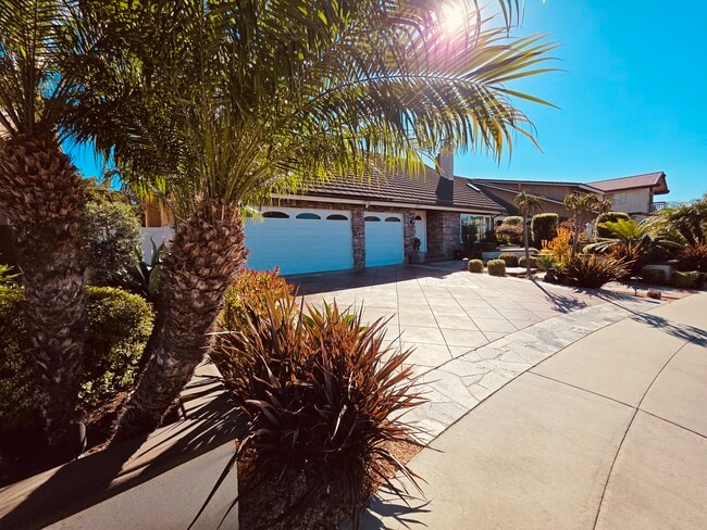 Building Photo - 8612 Naples Dr