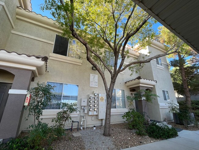 Gated community 2beds/2baths condo in Rhod... - Gated community 2beds/2baths condo in Rhod...