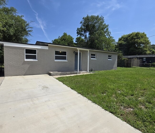 Building Photo - Beautiful 4-bedroom, 2-bath home in Orange...