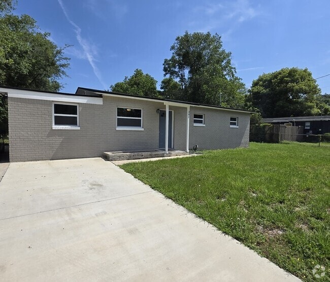 Building Photo - Beautiful 4-bedroom, 2-bath home in Orange...