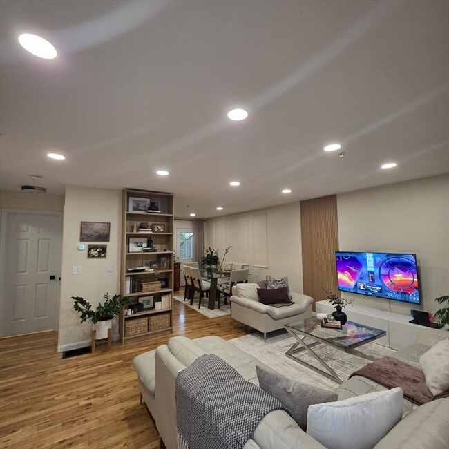 Photo - 955 Pleasant St