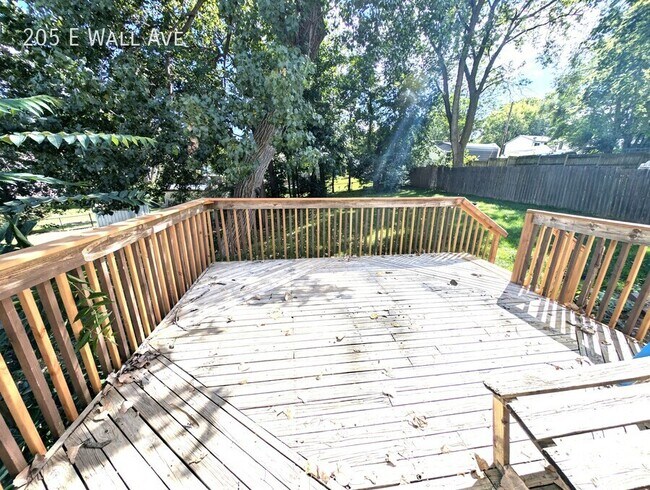 Photo - 205 E Wall Ave