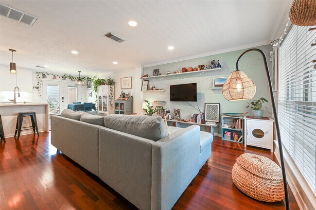 Photo - 1004 Ruthven St