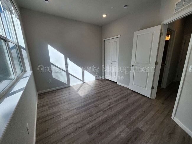 Photo - 465 Interlocken Blvd