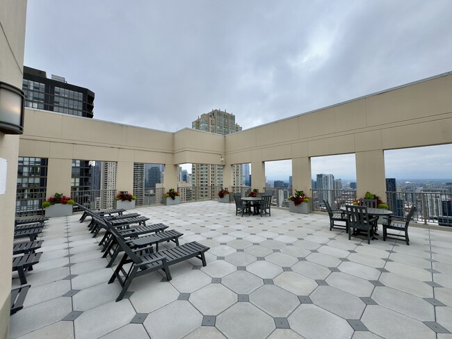 Building Photo - 2 E Erie St Unit 3612 Rental