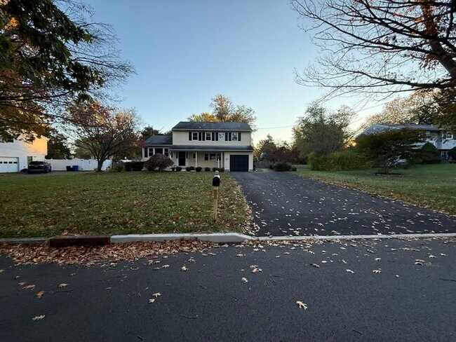 Photo - 16 Meadowview Dr