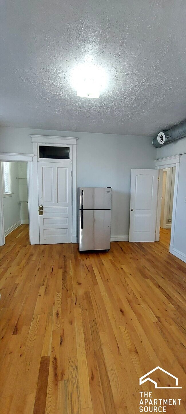 Photo - 2215 S Albany Ave Unidad 2F