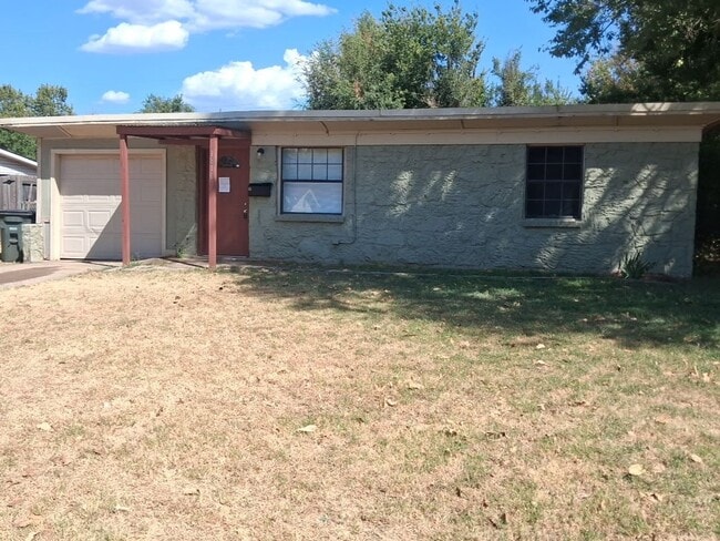 Building Photo - 1816 Lariet Ln