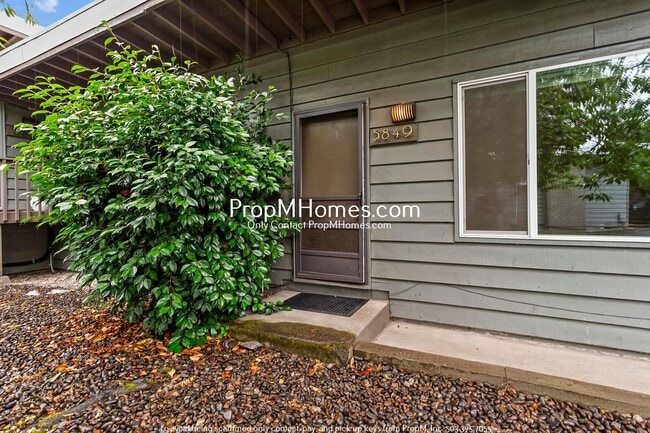 Charming SW Portland Duplex Two Bedrooms O... - Charming SW Portland Duplex Two Bedrooms O... Apartment Unit 5849 SW Oleson Road