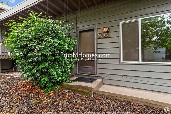 Building Photo - Charming SW Portland Duplex Two Bedrooms O... Unit 5849 SW Oleson Road Rental