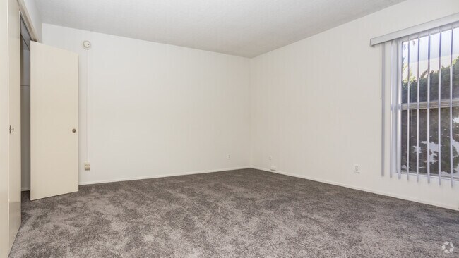 1HAB, 1BA - 750 ft² - Lido Apartments - 3720 Cardiff Avenue