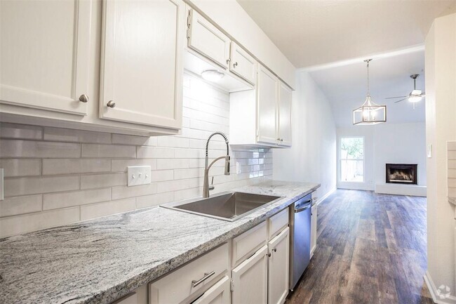Building Photo - 8715 Pineridge Dr Rental