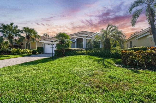 3 Bed, 2 Bath Single Family Home in Sarasota - 3 Bed, 2 Bath Single Family Home in Sarasota