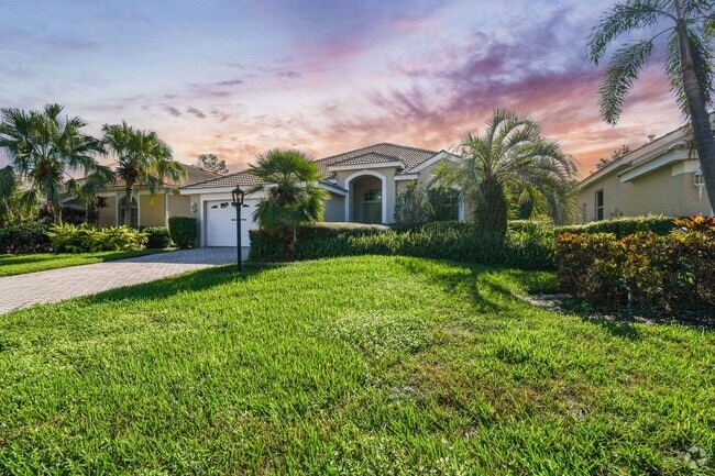 Building Photo - 3 Bed, 2 Bath Single Family Home in Sarasota