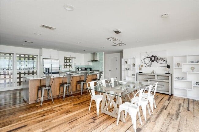 Photo - 2801 Cedarview Dr