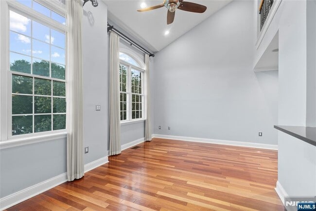 Photo - 169 Price 169 Unit 169
