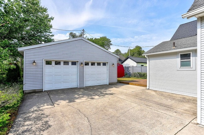 Photo - 1190 Lakeview