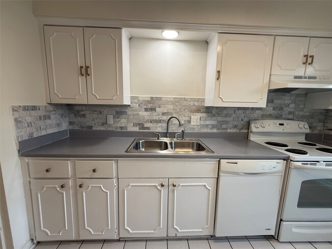 Photo - 2039 Winrock Blvd Unit 158