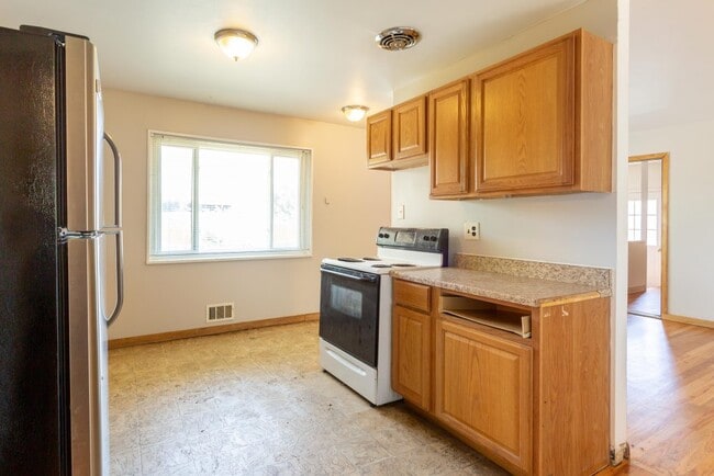 Photo - 3285 Moorhead Ave