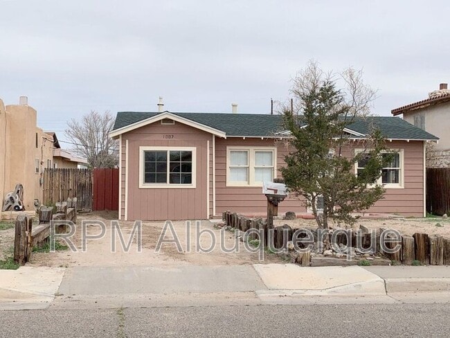 Photo - 1007 Headingly Ave NW House