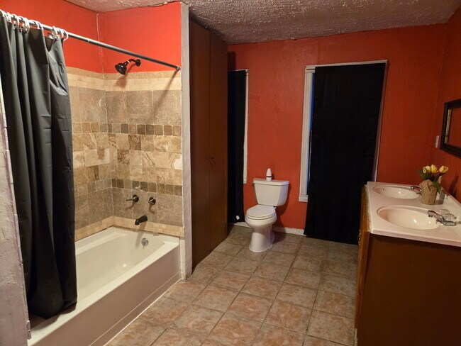 Photo - 1708 Moravia St