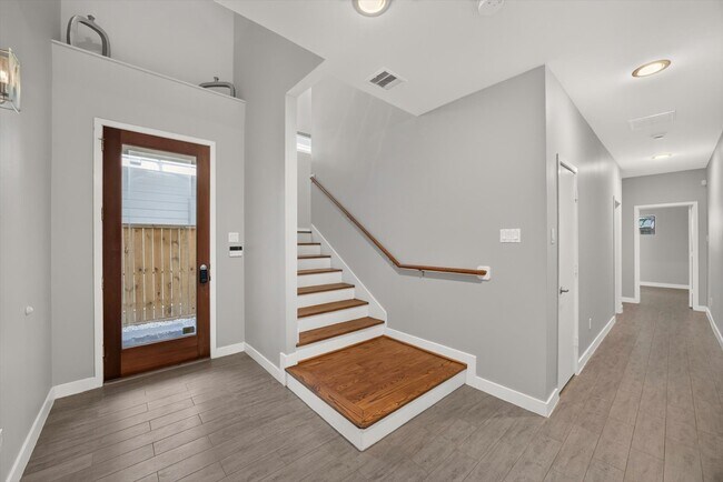 Photo - 6016 Truro St