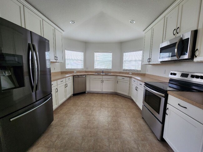 Photo - Gorgeous 4-Bedroom Lakefront!!