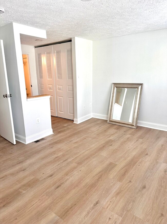 Photo - 4 Avonshire Ct