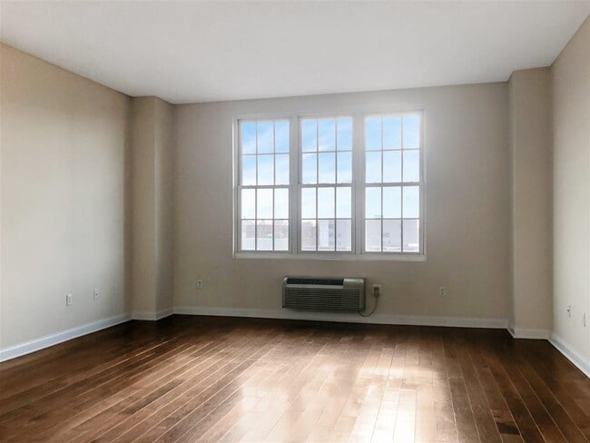 Building Photo - 319 Grant Ave Unit 603