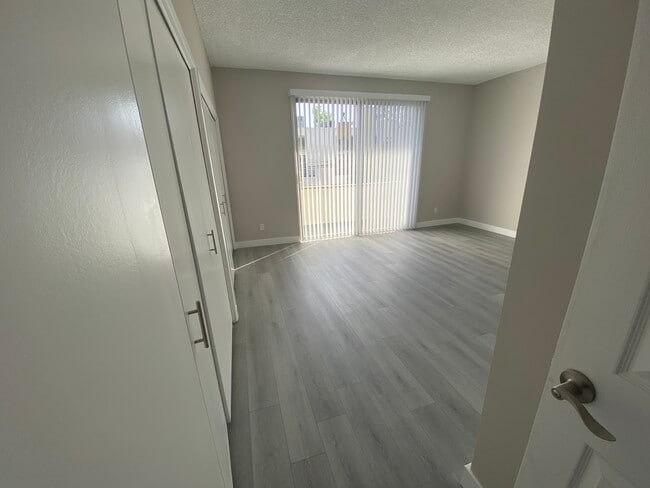 11858 Goshen Ave Unit 207 bedroom