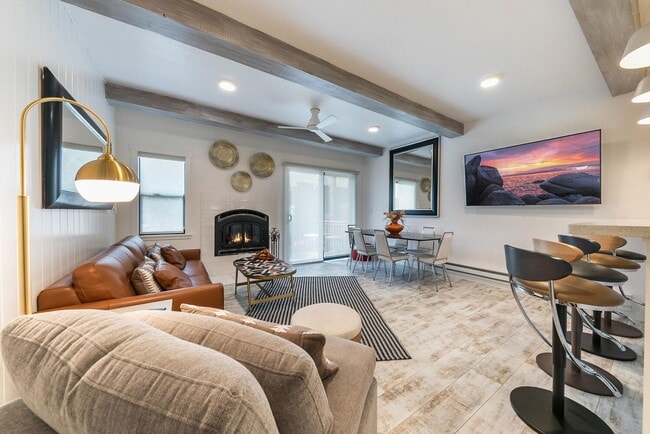 Building Photo - 36 RC Unit 36 Racquet Club