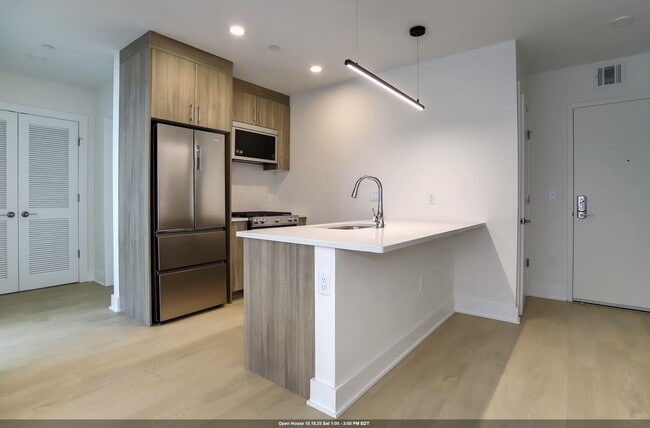 Building Photo - 303 Madison St Unit 401