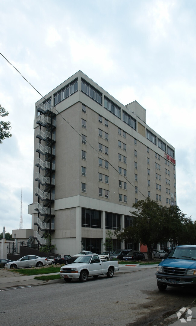 Photo - Park Plaza Condominiums