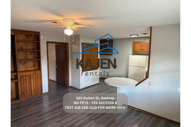 Photo - 301 Dalton St