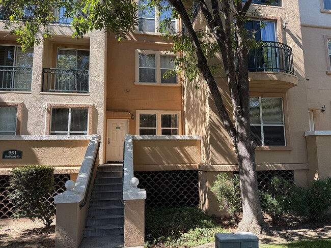 Building Photo - Modern Downtown San Jose Condo Unit 117