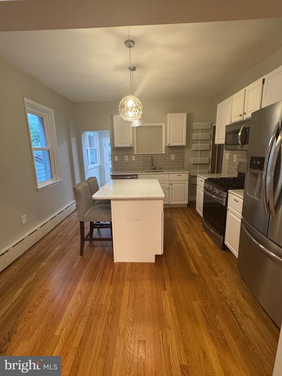 138 W 3rd Ave