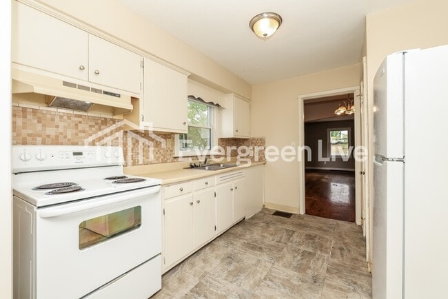 Photo - 4263 Woodcliffe Ave